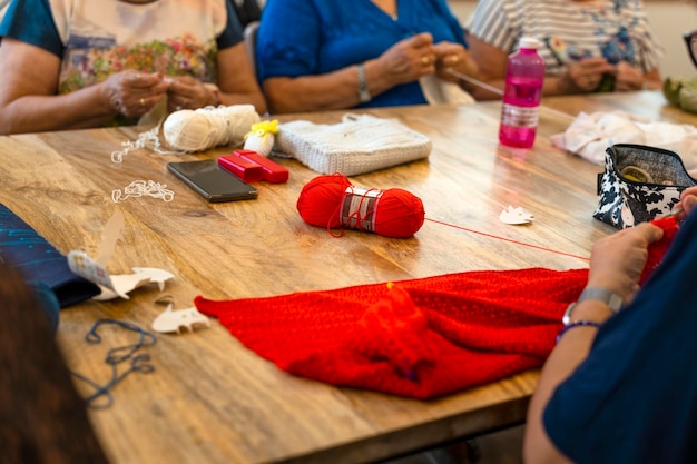 uczestnicy warsztatów haftu
